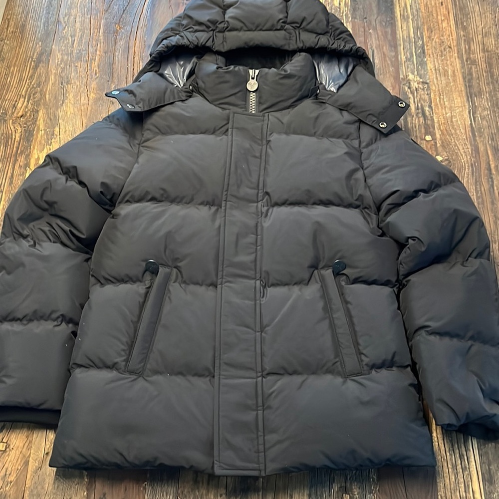 Moose Knuckles Parka Kids NWOT (m) unisex